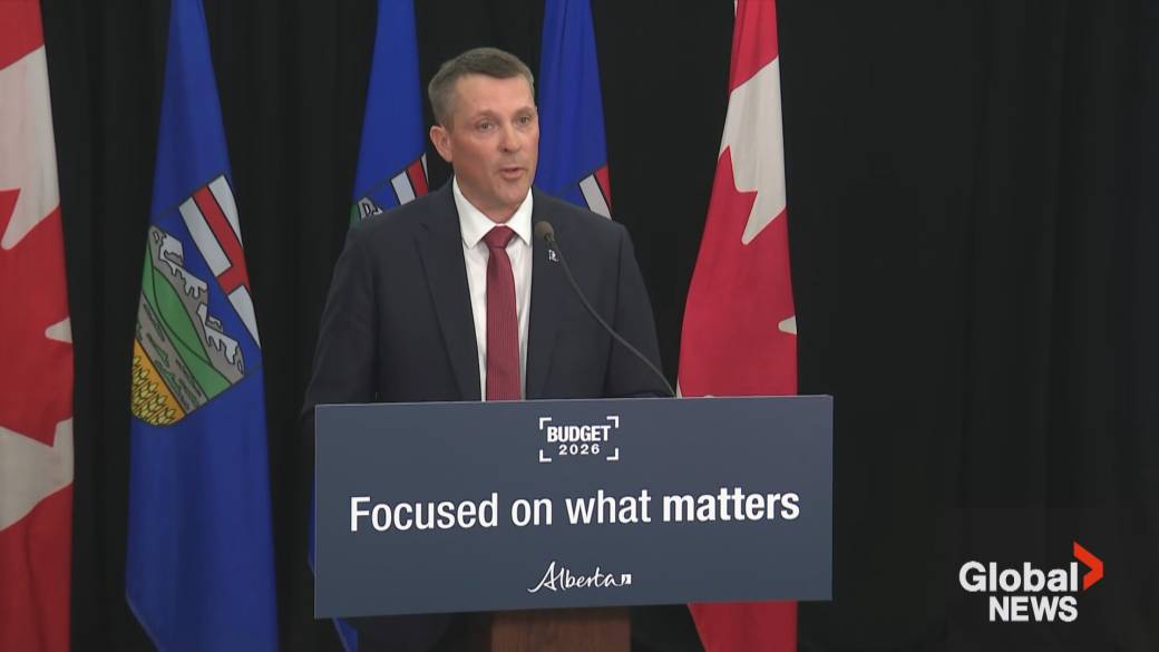 Click to play video: 'Economist Moshe Lander reacts to Alberta’s financial picture'