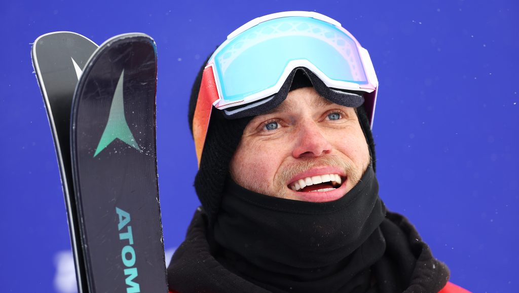 Winter Olympics Skier Gus Kenworthy Urinates "Fuck Ice" In Snow