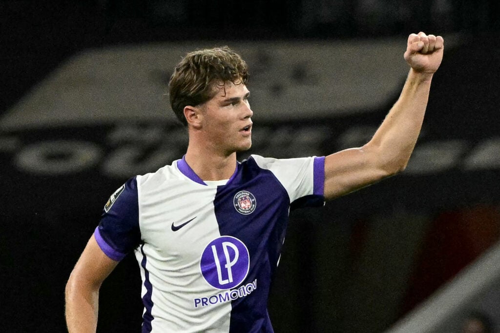 Charlie Cresswell celebrates for Toulouse against Paris Saint-Germain