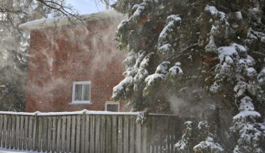 Strong winds, blowing snow expected in Toronto Friday