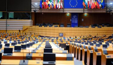 EU Parliament puts US trade deal on ice after latest Trump tariff hit – POLITICO