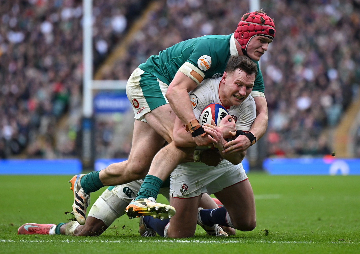 Fraser Dingwall scores during England v Ireland in the Guinness Men's Six Nations