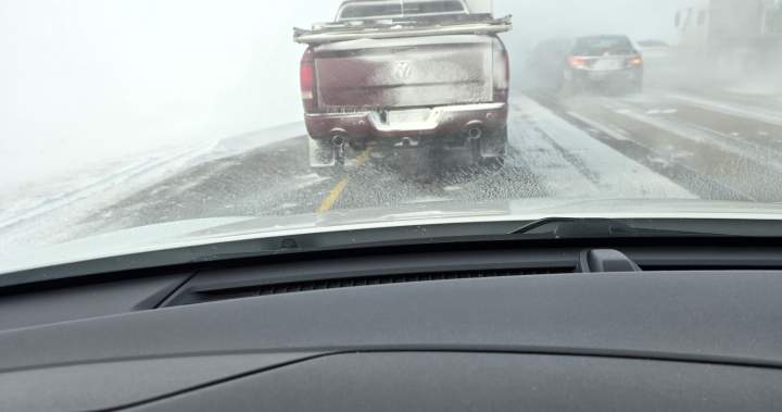 Highways back open in Manitoba after blowing snow causes poor conditions - Winnipeg