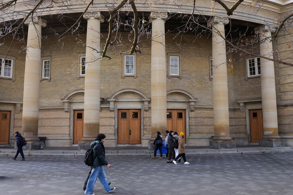 Ottawa seeks to attract grad students from abroad