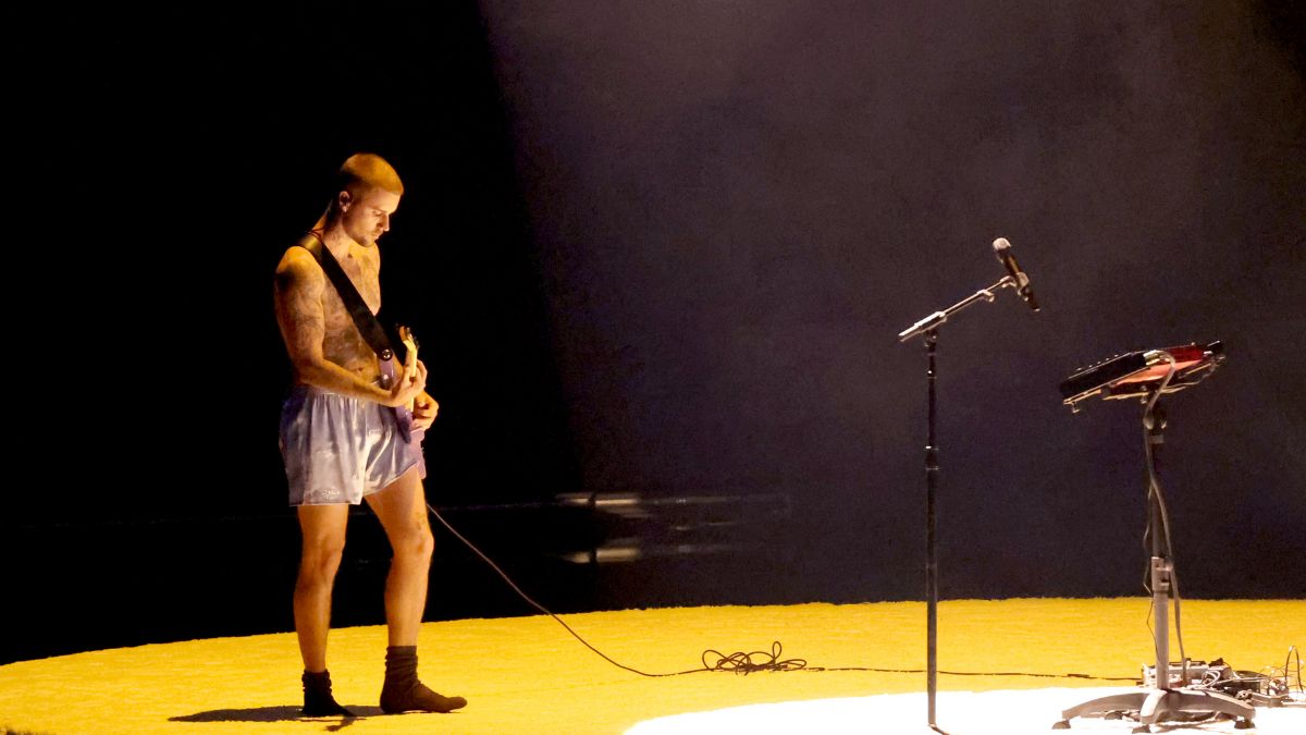 Justin Bieber Performs in His Underwear at 2026 Grammys