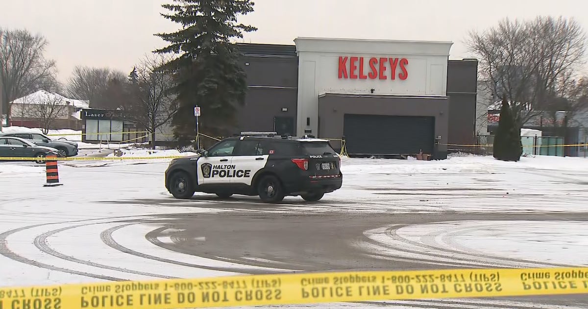 Man fatally shot in parking lot of Burlington mall