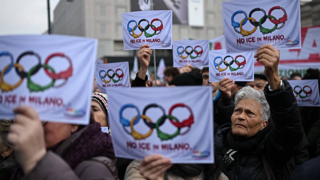 Click to play video: 'Team USA Olympians, protesters speak out against ICE presence in Milan'
