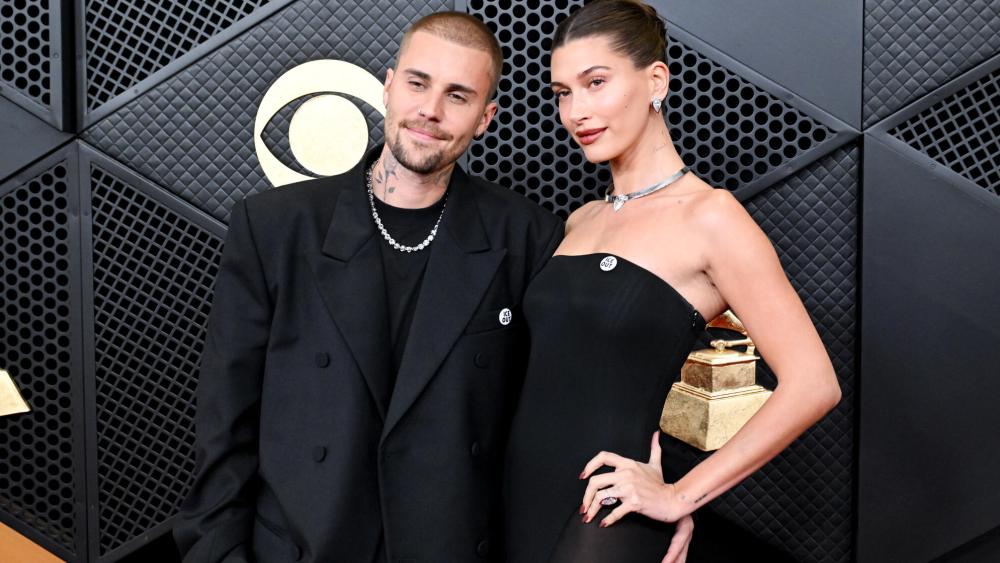 Grammys 2026 Red Carpet Arrivals Photos, Live Updates - WWD