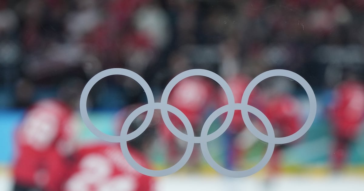 Canadian fans mourn gold medal hockey loss