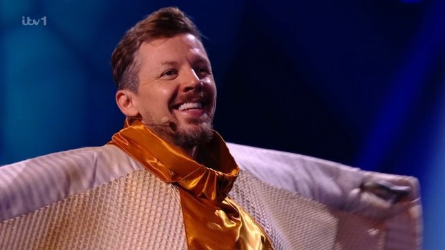 Videograb- The Masked Singer Teabag/Professor Green reveal
