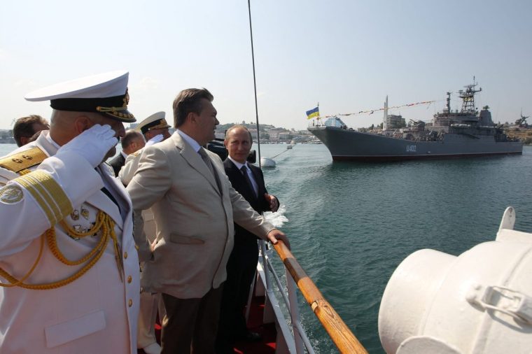 Russian President Vladimir Putin (R) and his Ukrainian counterpart Viktor Yanukovich (C) attend a ceremony celebrating the Navy Day in Sevastopol on July 28, 2013, during a visit in Ukraine. AFP PHOTO/ RIA-NOVOSTI/ MIKHAIL KLIMENTYEV (Photo by MIKHAIL KLIMENTYEV / RIA-NOVOSTI / AFP) (Photo by MIKHAIL KLIMENTYEV/RIA-NOVOSTI/AFP via Getty Images)