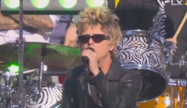Green Day Rocks Super Bowl Pre-Show With 'American Idiot'