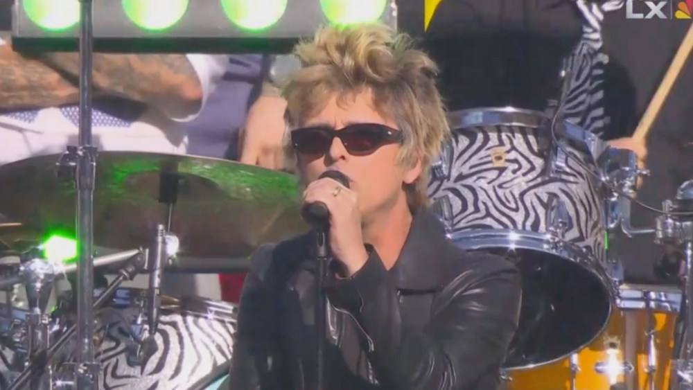 Green Day Rocks Super Bowl Pre-Show With 'American Idiot'