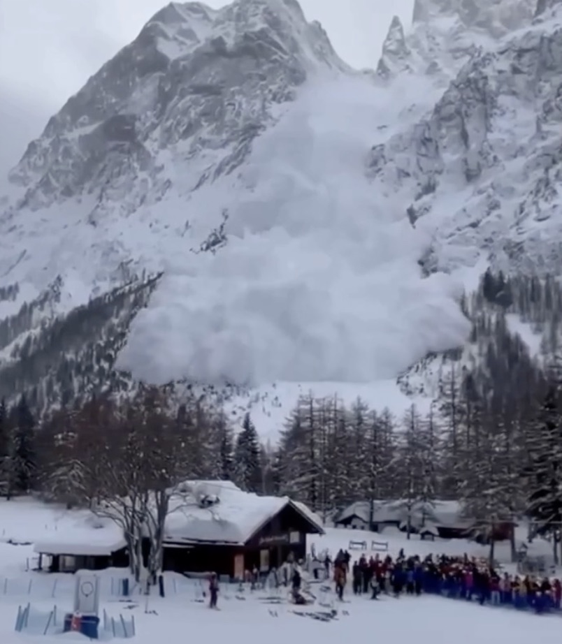 Powder Cloud From Huge Avalanche Sweeps Across Lift Line in Courmayeur, Italy, as Danger Remains High Across Alps