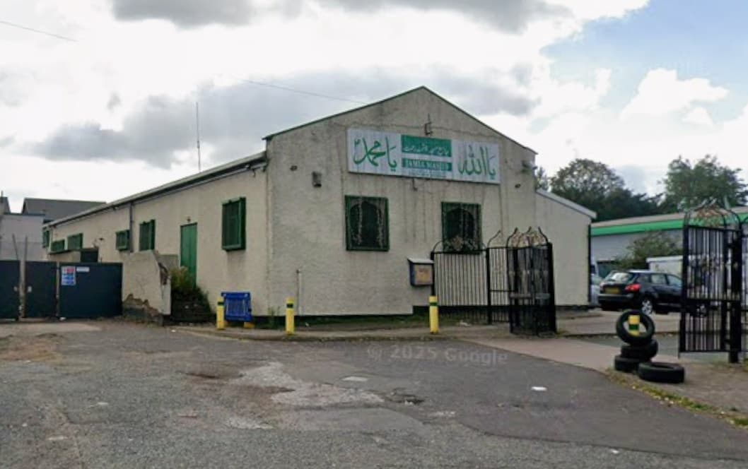 Teen, 18, stabbed to death outside mosque in ‘deeply distressing’ attack - London Evening Standard