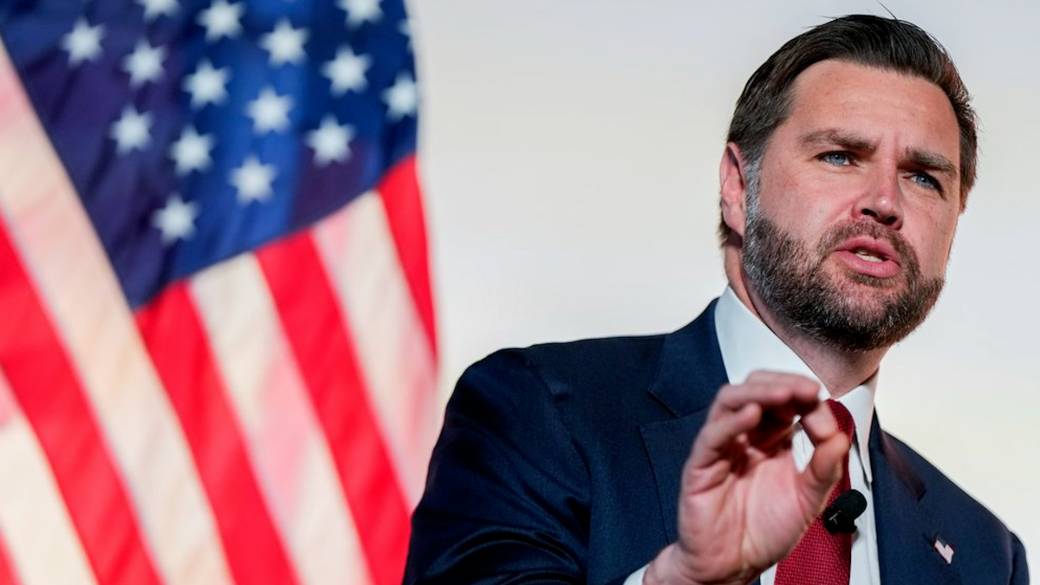 Click to play video: 'JD Vance says Canada’s immigration ‘insanity’ caused lower living standards'