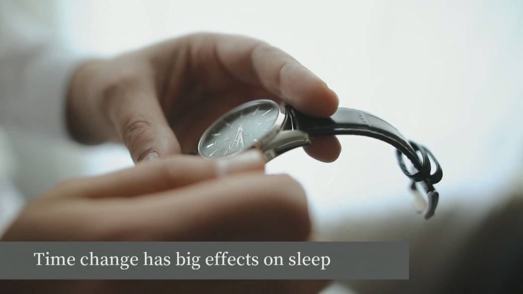 Click to play video: 'Small time change has big effect on sleep'