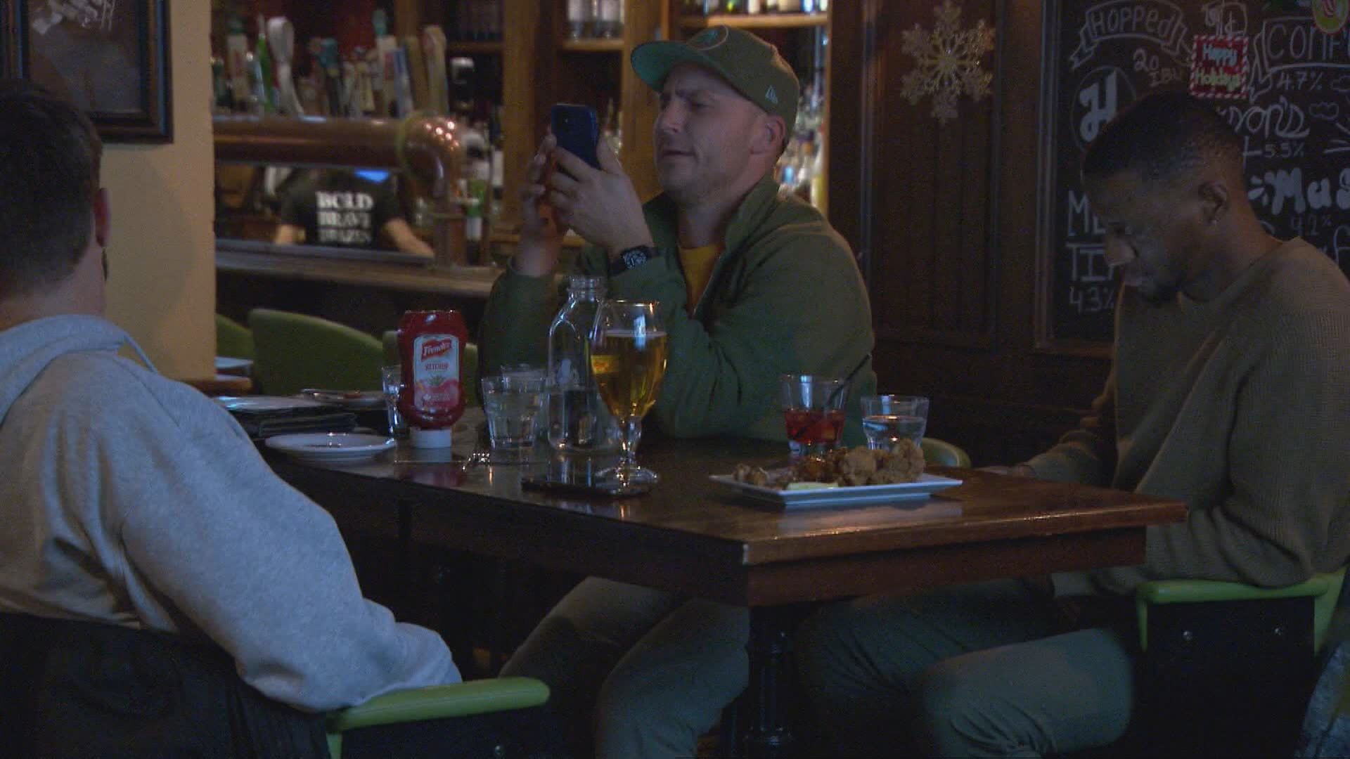 Click to play video: 'Toronto relaxes liquor laws to allow 6 a.m. serving during Olympics'