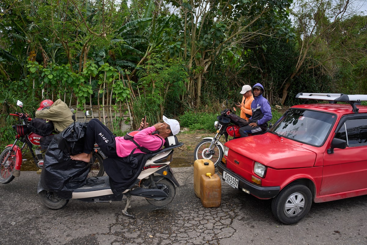 Morning Update: Cuba loses its Canadian tourists