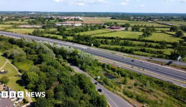 M4 closed near Reading partly reopens after police chase crash