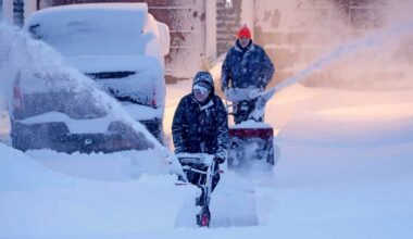Residents digging out from historic blizzard; Mass. travel ban remains