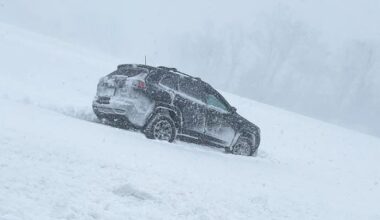 Massachusetts issues travel ban for South Coast during blizzard amid reports of abandoned cars