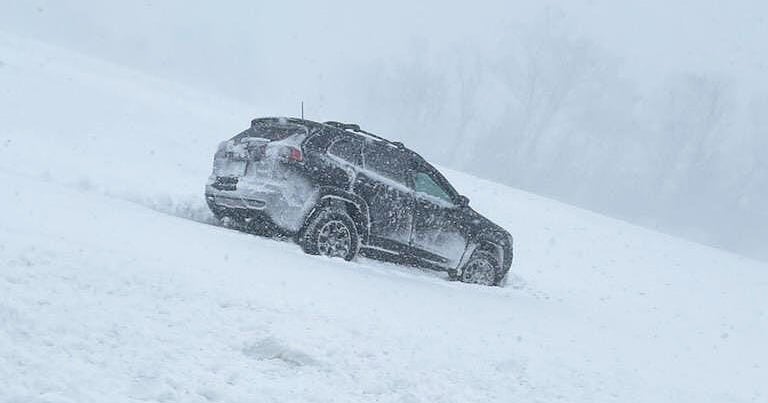 Massachusetts issues travel ban for South Coast during blizzard amid reports of abandoned cars