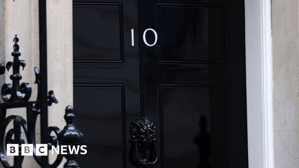 Tim Allan: Who is the latest No 10 departure under Keir Starmer? - BBC