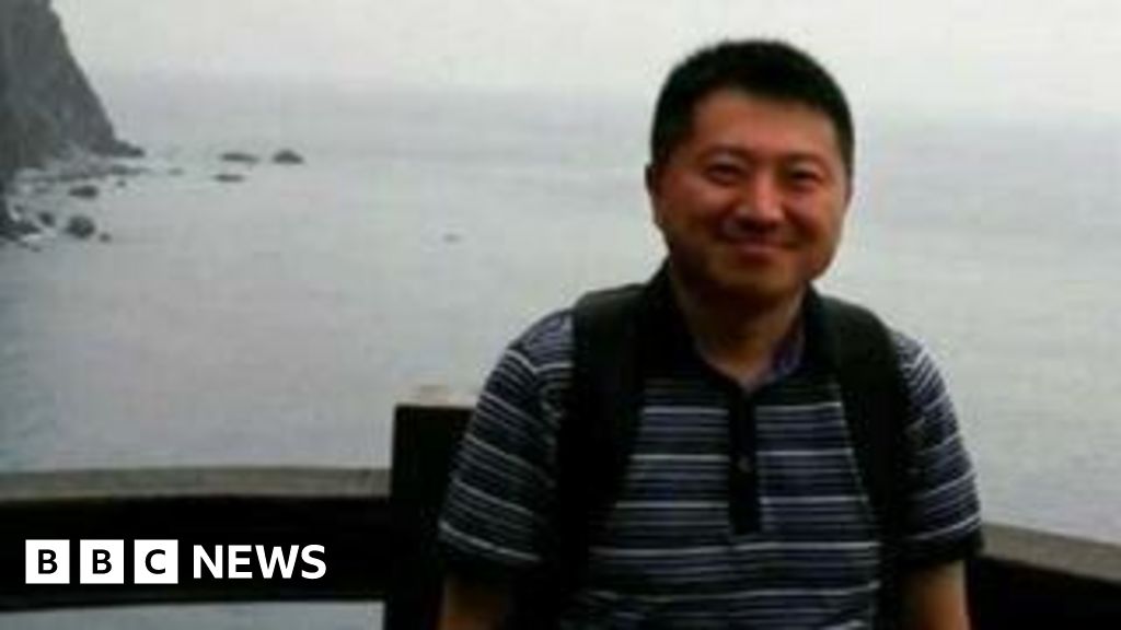 Liu Hu: Rights groups say China detained two journalists over corruption report - BBC
