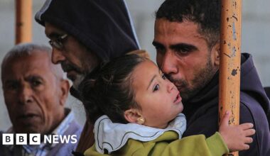 Eleven killed in Israeli strikes on Gaza, rescuers say - BBC