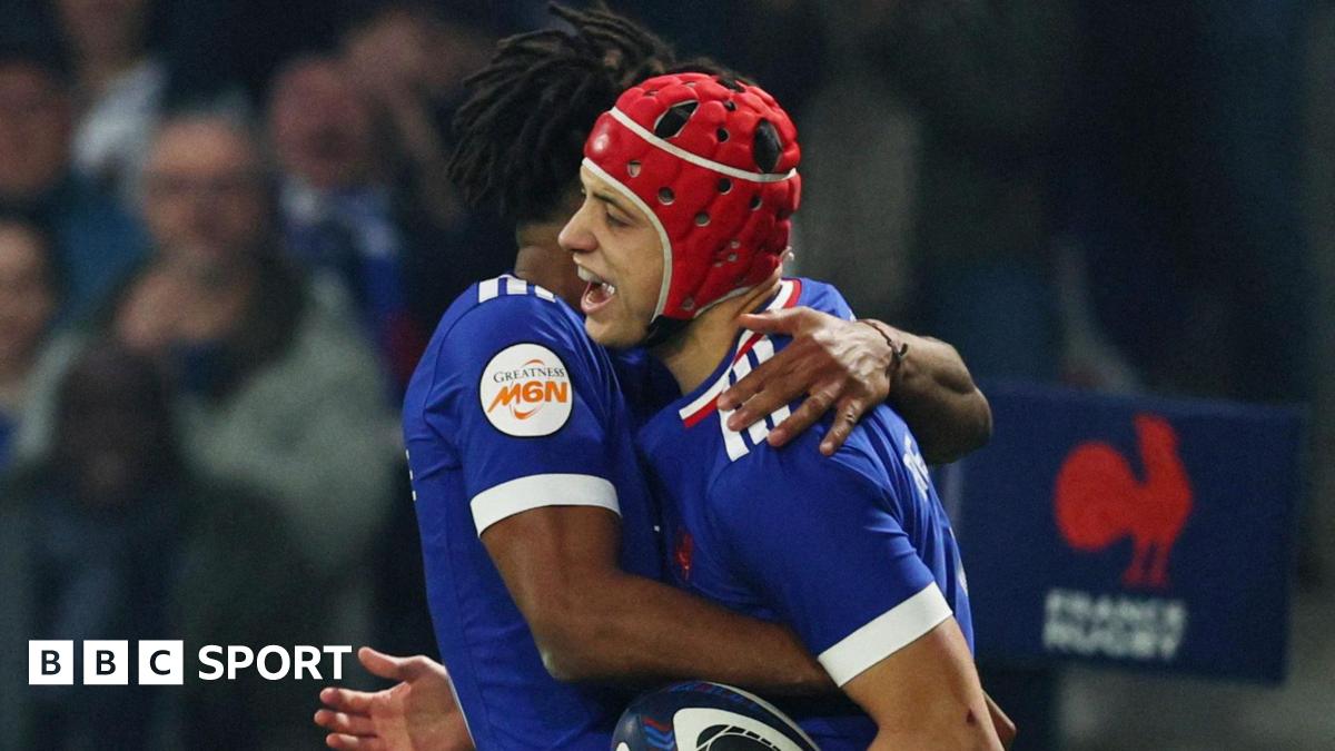 Louis Bielle-Biarrey celebrates his try for France against Italy in the Six Nations