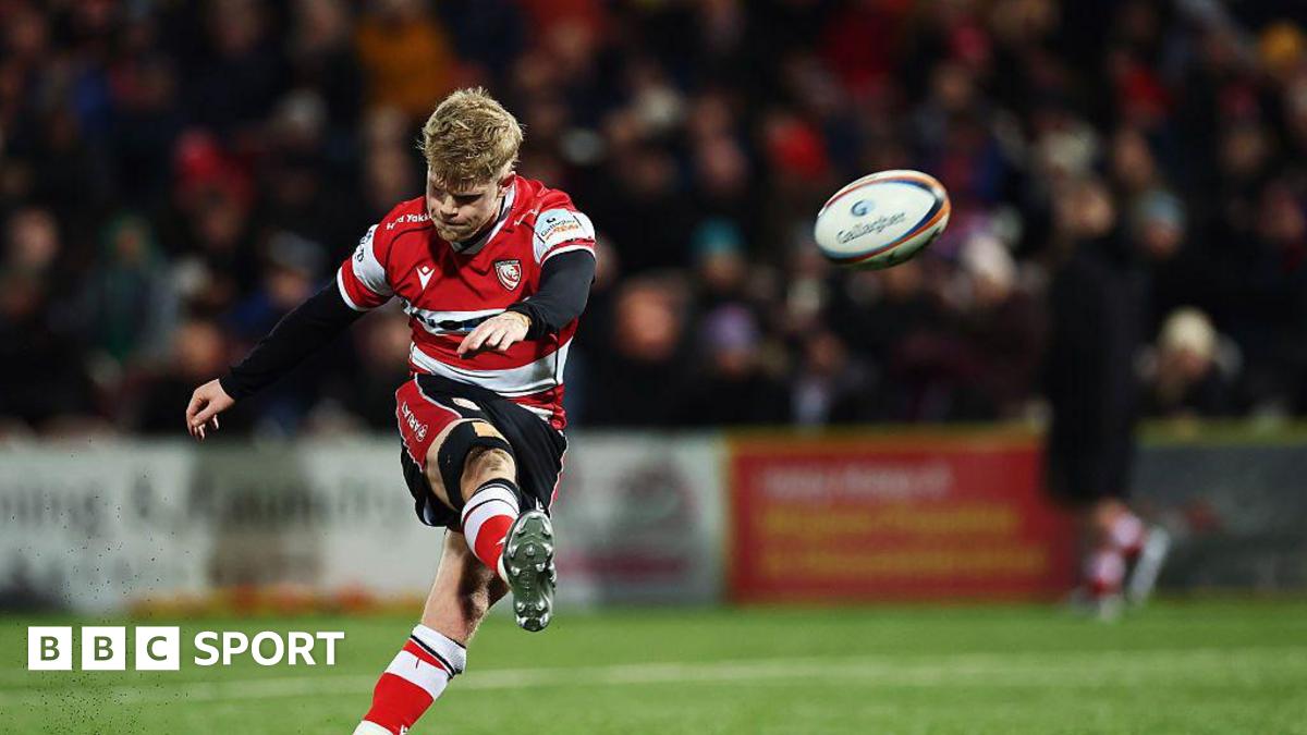 George Barton kicks a conversion for Gloucester Rugby.