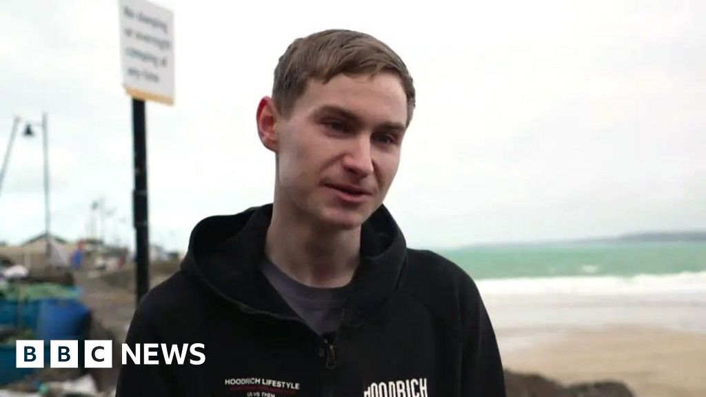 Walker escaped cliff collapse 'by seconds' - BBC