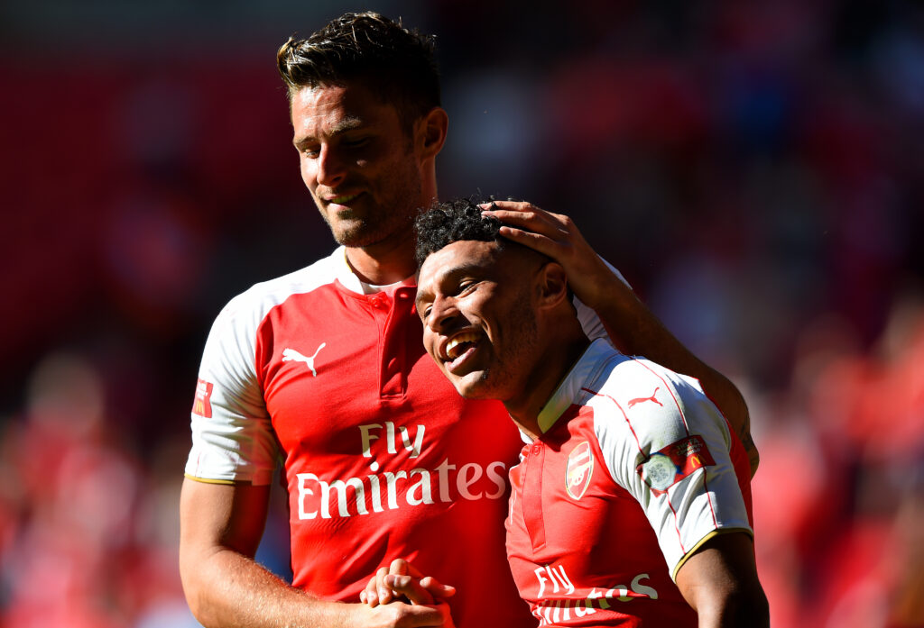 LONDON, ENGLAND - AUGUST 02: Alex Oxlade-Chamberlain (R) and Olivier Giroud (L) of Arsenal celebrate their 1-0 win in the FA Community Shield match between Chelsea and Arsenal at Wembley Stadium on August 2, 2015 in London, England. (Photo by Shaun Botterill/Getty Images)