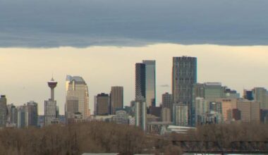 Temperatures soar in Western Canada as eastern parts of the country bundle up