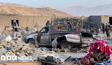 Pakistan launches deadly strikes on Afghanistan - BBC