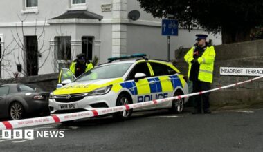 Plymouth homes evacuated after bomb disposal unit called to road