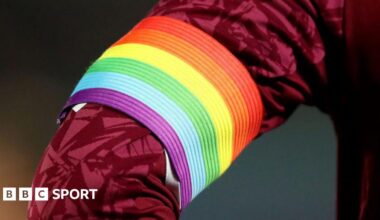 Premier League pride armband