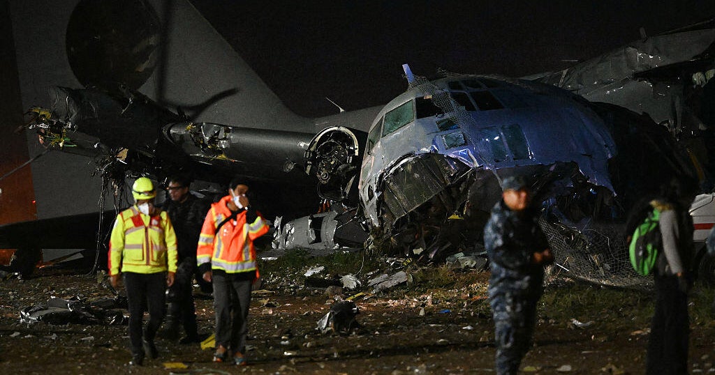 More than a dozen killed when military cargo plane carrying money crashes in Bolivia, local official says