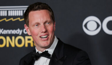 Paramount’s $108bn bid for Warner Bros clears US antitrust hurdle