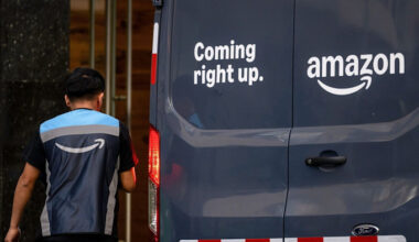 Amazon shares sink as it prepares $200bn AI spending blitz