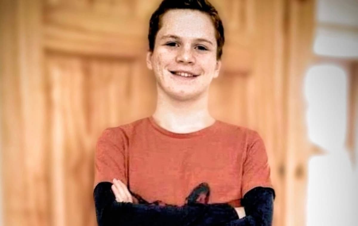 Man ‘checking for delivery rider’ falls to death from London flats - London Evening Standard