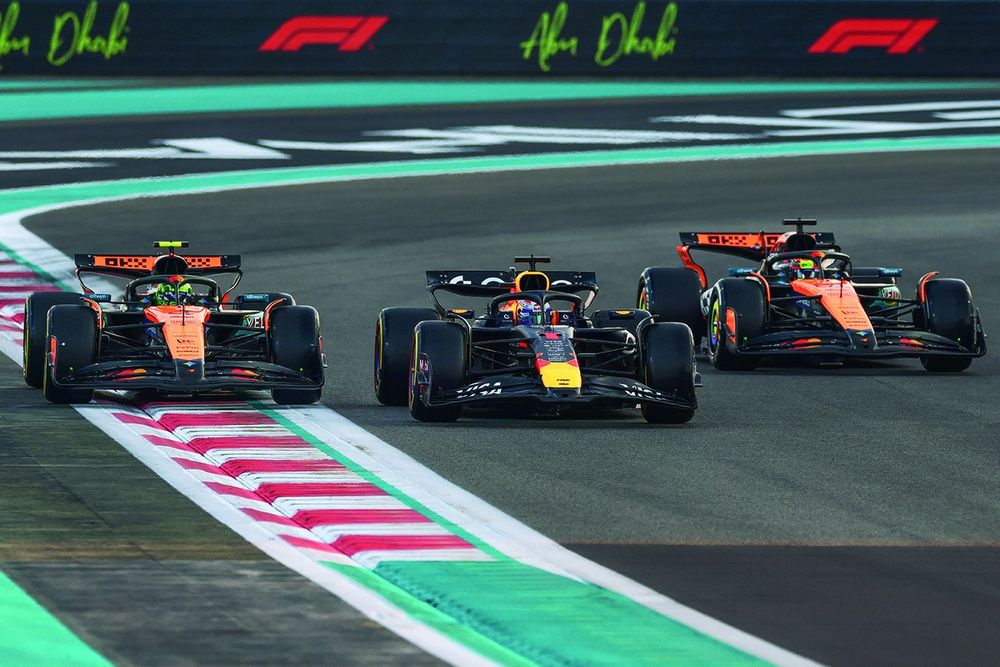 Max Verstappen, Red Bull Racing RB21, Lando Norris, McLaren MCL39, Oscar Piastri, McLaren MCL39