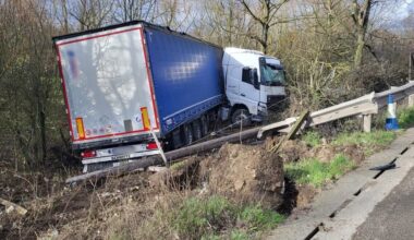 M25 chaos as motorway shut in both directions after lorry crash - latest updates - London Evening Standard