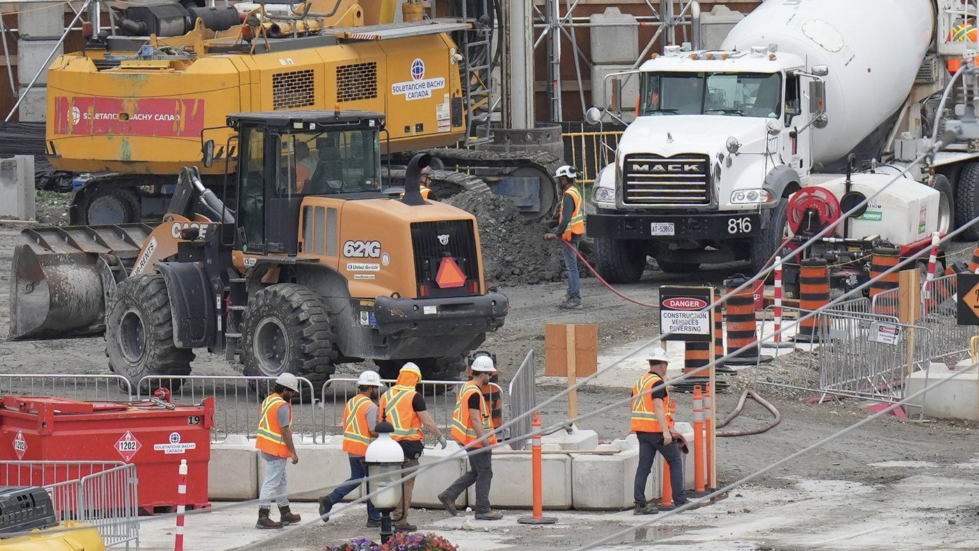 Province will not commit to opening date on new subway line in Toronto
