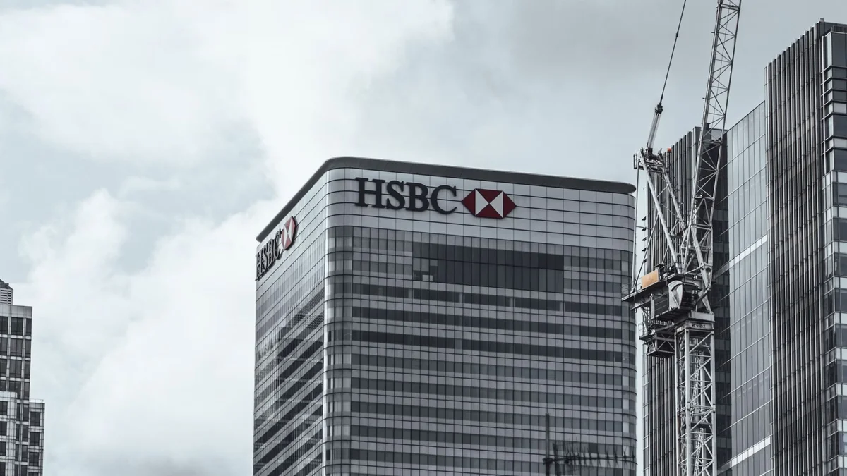 HSBC is paying senior bankers who stay $1.4m and senior bankers who go $500k