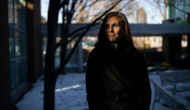 'Wine moms' opposing ICE by supporting Haitians in Springfield, Ohio