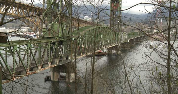 Second Narrows Rail Bridge malfunction traps 13 deep-sea cargo vessels - BC