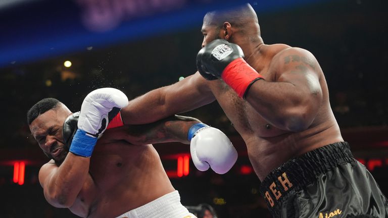 Jarrell Miller (L) before his hairpiece fell off during his match with Kingsley Ibeh (R). Pic: AP 