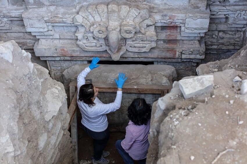 The Tomb Discovered In San Pablo Huitzo (mexico) Is In An Excellent State Of Preservation.